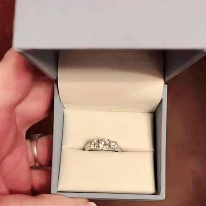 Woman Is Disappointed After Finding Engagement Ring – Her Reaction Is Slammed Online Woman Is Disappointed After Finding Engagement Ring – Her Reaction Is Slammed Online