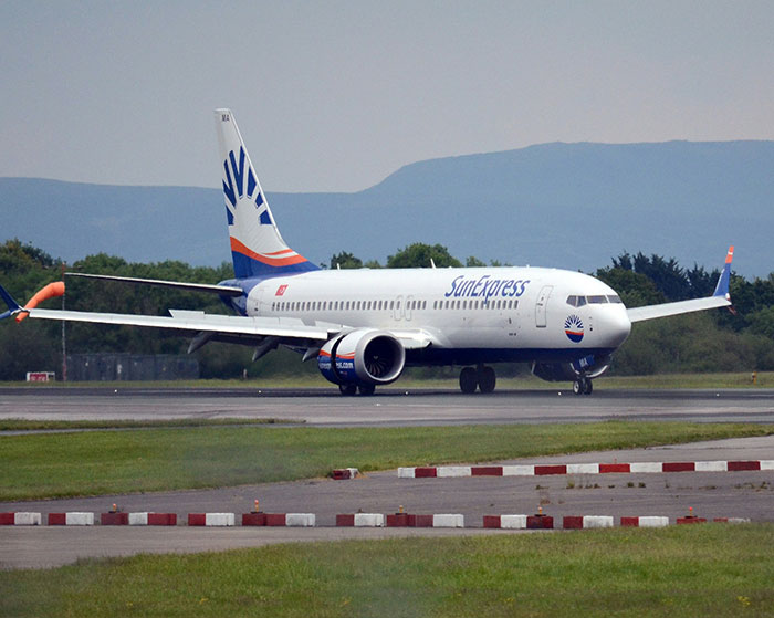 Airline Defends Kicking Celebrity And Kids Off Flight Over “Entitled” Allergy Request Airline Defends Kicking Celebrity And Kids Off Flight Over “Entitled” Allergy Request