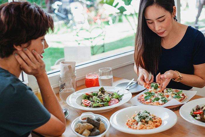 Family Humiliated And Charged Hundreds After Vegan Claims To Have Life-Threatening Allergies Family Humiliated And Charged Hundreds After Vegan Claims To Have Life-Threatening Allergies