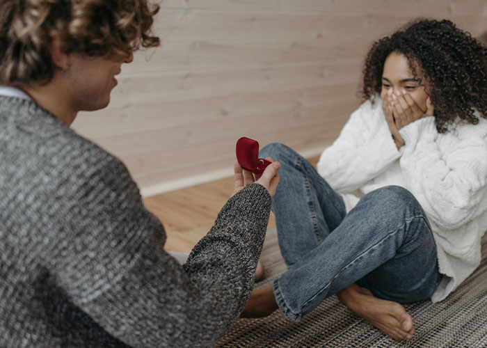 Woman Is Disappointed After Finding Engagement Ring – Her Reaction Is Slammed Online Woman Is Disappointed After Finding Engagement Ring – Her Reaction Is Slammed Online