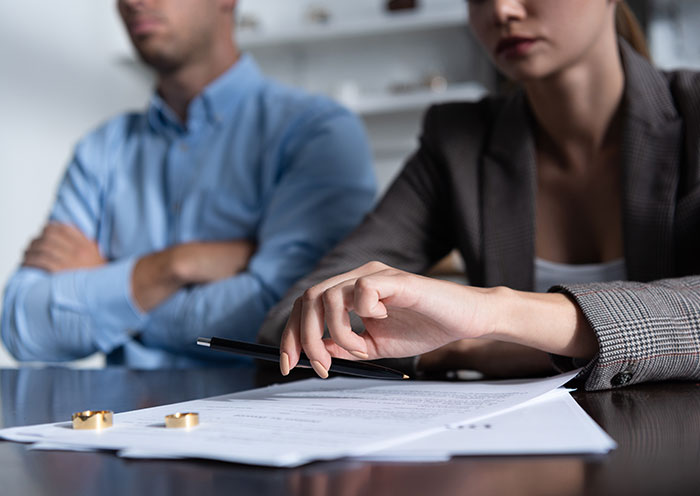 Woman Thinks She’s Too Hot For Her Husband, Comes Crawling Back As Divorce Proceeds Woman Thinks She’s Too Hot For Her Husband, Comes Crawling Back As Divorce Proceeds