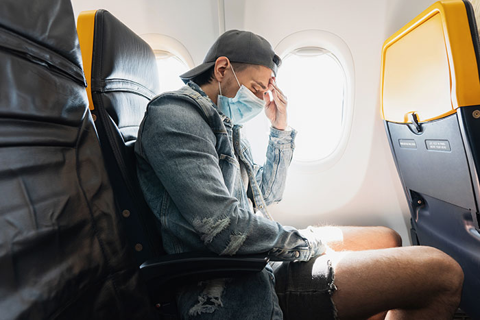 Woman Is Rude About Guy Being In Her Plane Seat, Gets Real Quiet After She's Asked To Move Woman Is Rude About Guy Being In Her Plane Seat, Gets Real Quiet After She's Asked To Move