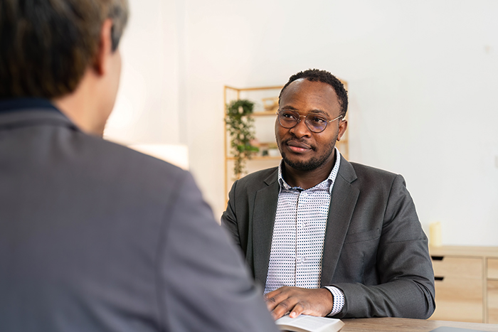 Person Has No Mercy On School Bully 15 Years Later When He Comes For A Job Interview Person Has No Mercy On School Bully 15 Years Later When He Comes For A Job Interview