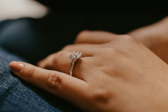 Sister's Fiancé’s $50K Ring Hoax Exposed By Woman And Jeweler Wife, Engagement Called Off Sister's Fiancé’s $50K Ring Hoax Exposed By Woman And Jeweler Wife, Engagement Called Off