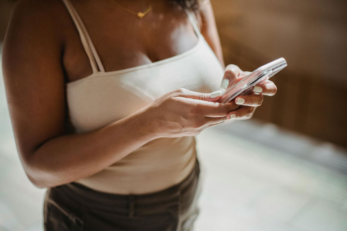 Best Friend Asks Guy How He Has Such A Great GF, He Shares His Manipulation Tactics But GF Overhears Best Friend Asks Guy How He Has Such A Great GF, He Shares His Manipulation Tactics But GF Overhears