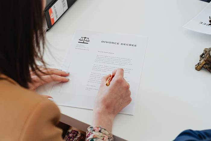 Woman Decides On Divorce After Suffering Husband's Lid Quirk For 5 Years Woman Decides On Divorce After Suffering Husband's Lid Quirk For 5 Years