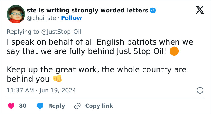 Stonehenge Spray-Painted Orange In Broad Daylight As Onlookers Try To Hold Back Vandals Stonehenge Spray-Painted Orange In Broad Daylight As Onlookers Try To Hold Back Vandals
