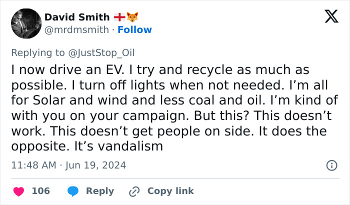 Stonehenge Spray-Painted Orange In Broad Daylight As Onlookers Try To Hold Back Vandals Stonehenge Spray-Painted Orange In Broad Daylight As Onlookers Try To Hold Back Vandals