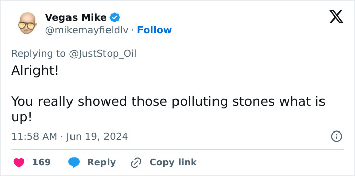 Stonehenge Spray-Painted Orange In Broad Daylight As Onlookers Try To Hold Back Vandals Stonehenge Spray-Painted Orange In Broad Daylight As Onlookers Try To Hold Back Vandals