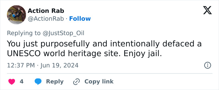 Stonehenge Spray-Painted Orange In Broad Daylight As Onlookers Try To Hold Back Vandals Stonehenge Spray-Painted Orange In Broad Daylight As Onlookers Try To Hold Back Vandals