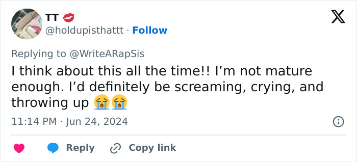 Chris Brown Seemed To Get Excited By His Backup Dancer, Now His “Bulge” Is Going Viral Chris Brown Seemed To Get Excited By His Backup Dancer, Now His “Bulge” Is Going Viral