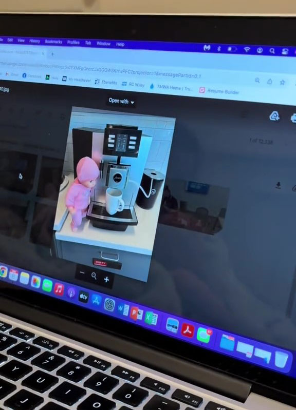 Mom Prevents A Major Meltdown By Taking Her Daughter’s Doll To Her Office To “Work” Mom Prevents A Major Meltdown By Taking Her Daughter’s Doll To Her Office To “Work”