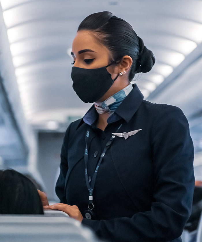 Fellow Passengers Approve Of This Woman’s Revenge On A Karen Who Refused To Be A ‘Decent Person’ Fellow Passengers Approve Of This Woman’s Revenge On A Karen Who Refused To Be A ‘Decent Person’