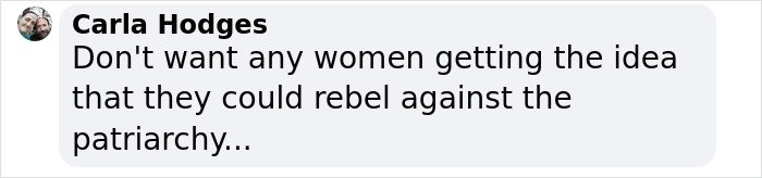 High School Graduate Refuses To Shake Superintendent’s Hand And Offers Him Banned Book On Stage High School Graduate Refuses To Shake Superintendent’s Hand And Offers Him Banned Book On Stage