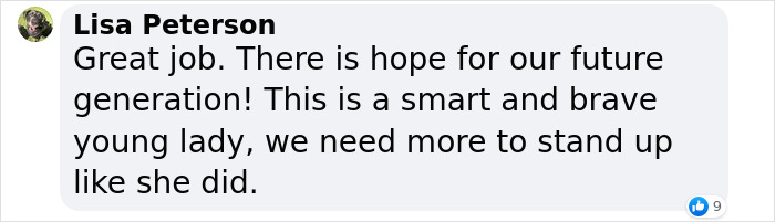 High School Graduate Refuses To Shake Superintendent’s Hand And Offers Him Banned Book On Stage High School Graduate Refuses To Shake Superintendent’s Hand And Offers Him Banned Book On Stage