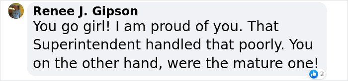 High School Graduate Refuses To Shake Superintendent’s Hand And Offers Him Banned Book On Stage High School Graduate Refuses To Shake Superintendent’s Hand And Offers Him Banned Book On Stage