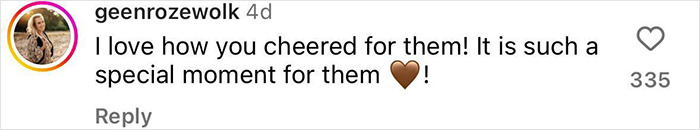 Man’s Public Proposal Goes Viral After The Crowd Awkwardly Ignores It Man’s Public Proposal Goes Viral After The Crowd Awkwardly Ignores It