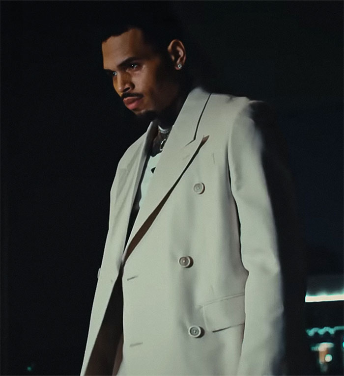 Chris Brown Seemed To Get Excited By His Backup Dancer, Now His “Bulge” Is Going Viral Chris Brown Seemed To Get Excited By His Backup Dancer, Now His “Bulge” Is Going Viral