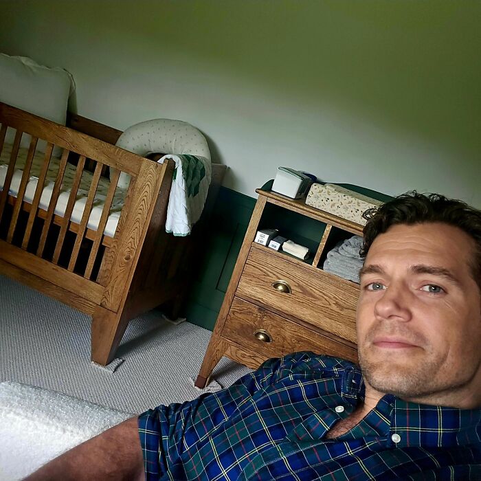 Soon-To-Be Dad Henry Cavill Poses Next To Crib And Asks For Parenting Tips On Father’s Day Soon-To-Be Dad Henry Cavill Poses Next To Crib And Asks For Parenting Tips On Father’s Day