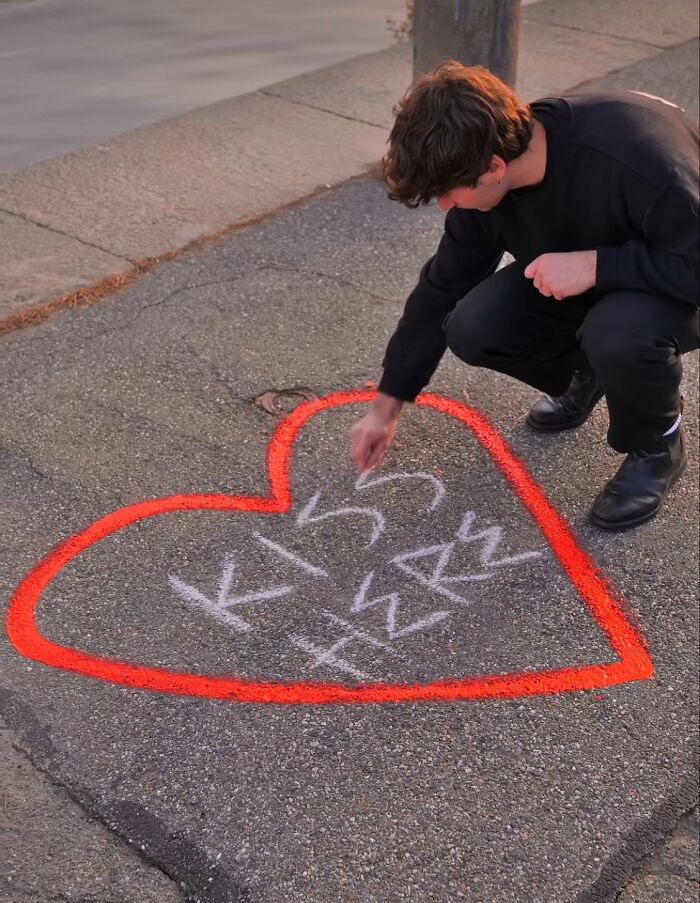 Greg Goya From Turin Is Bringing Out People’s Deepest Emotions Through His Interactive Street Art Greg Goya From Turin Is Bringing Out People’s Deepest Emotions Through His Interactive Street Art