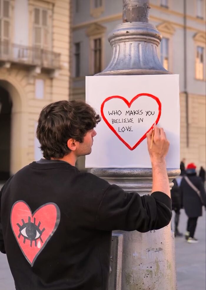 Greg Goya From Turin Is Bringing Out People’s Deepest Emotions Through His Interactive Street Art Greg Goya From Turin Is Bringing Out People’s Deepest Emotions Through His Interactive Street Art