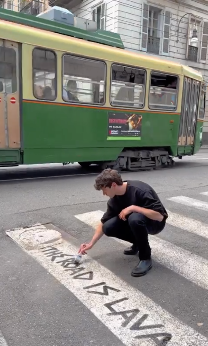 Greg Goya From Turin Is Bringing Out People’s Deepest Emotions Through His Interactive Street Art Greg Goya From Turin Is Bringing Out People’s Deepest Emotions Through His Interactive Street Art