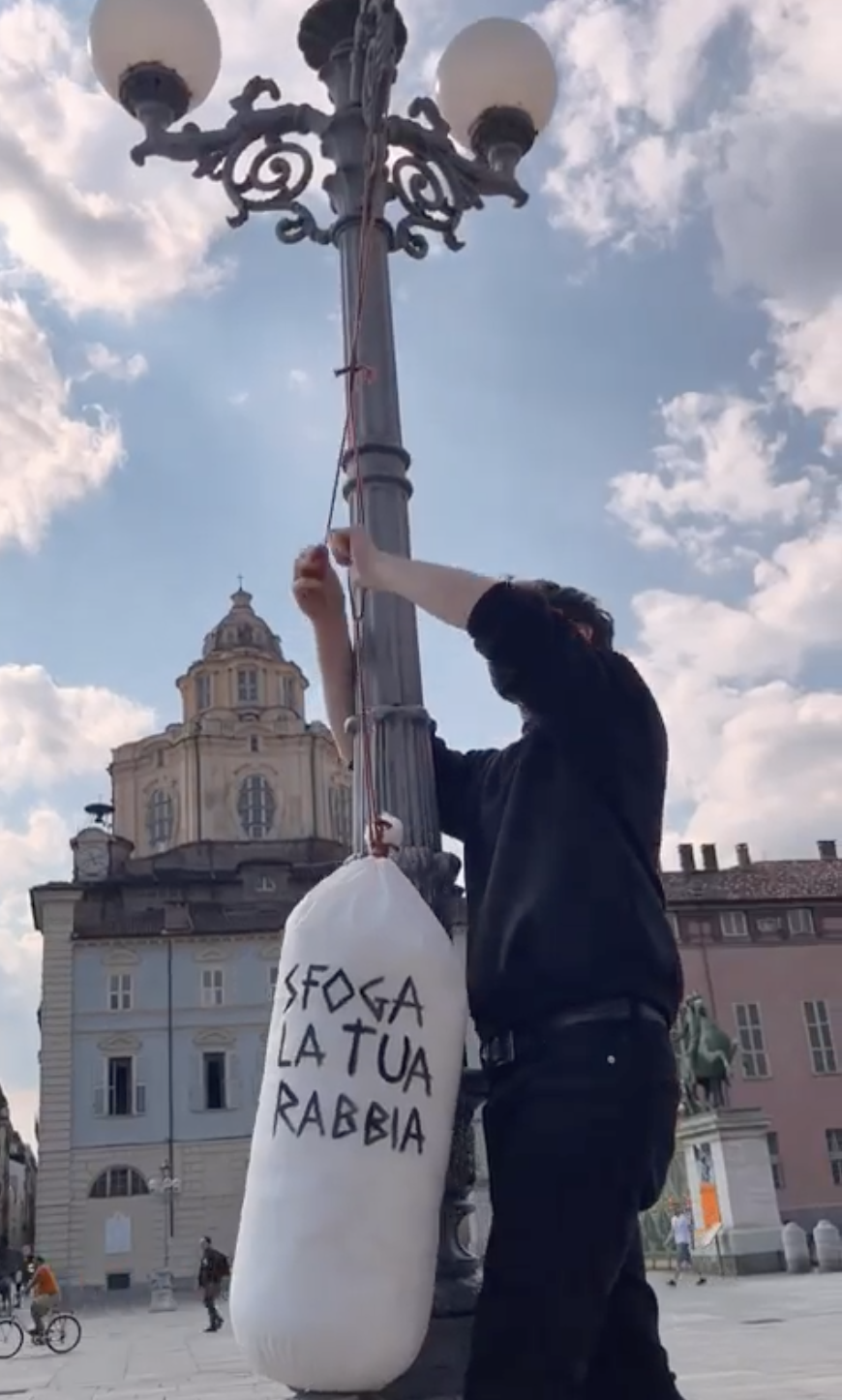 Greg Goya From Turin Is Bringing Out People’s Deepest Emotions Through His Interactive Street Art Greg Goya From Turin Is Bringing Out People’s Deepest Emotions Through His Interactive Street Art