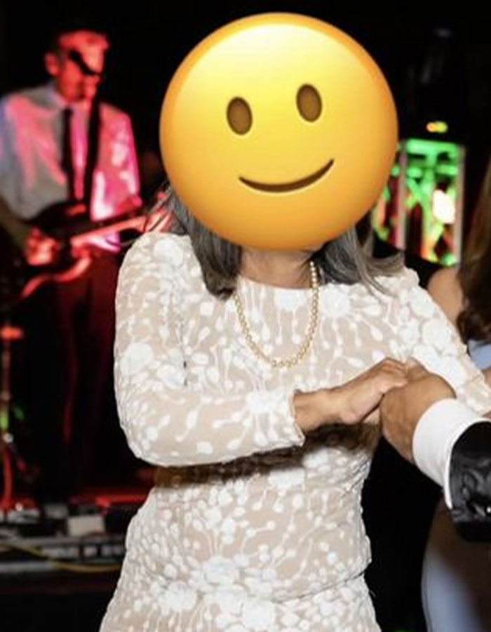 People Left Baffled Over Bride’s Aunt Wearing An “Inexcusable” White Dress To Her Wedding People Left Baffled Over Bride’s Aunt Wearing An “Inexcusable” White Dress To Her Wedding