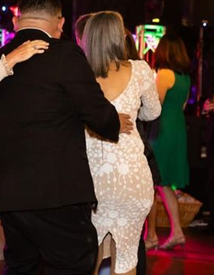 People Left Baffled Over Bride’s Aunt Wearing An “Inexcusable” White Dress To Her Wedding People Left Baffled Over Bride’s Aunt Wearing An “Inexcusable” White Dress To Her Wedding