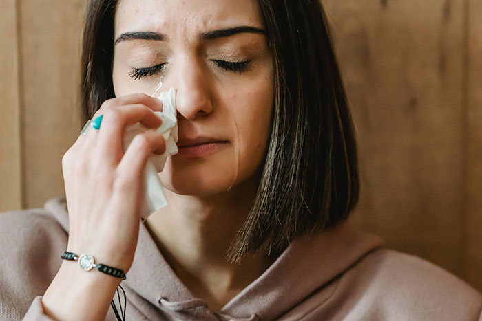 Woman’s Bathroom Break-In Leaves Her In Tears, Man Asks If He Overreacted Woman’s Bathroom Break-In Leaves Her In Tears, Man Asks If He Overreacted