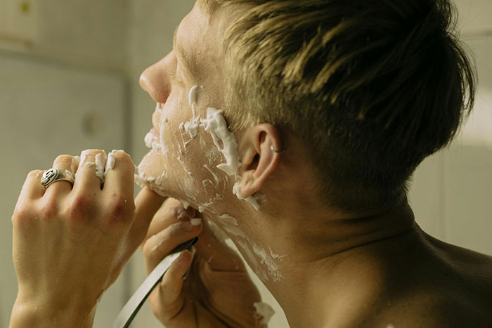 Woman’s Bathroom Break-In Leaves Her In Tears, Man Asks If He Overreacted Woman’s Bathroom Break-In Leaves Her In Tears, Man Asks If He Overreacted