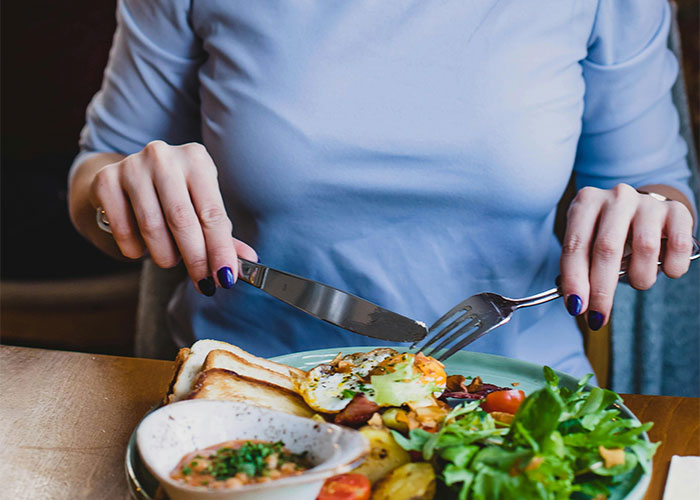 Bride Places Incomprehensible Demands On Her Best Friend Of 25 Years, Destroys Their Friendship Bride Places Incomprehensible Demands On Her Best Friend Of 25 Years, Destroys Their Friendship