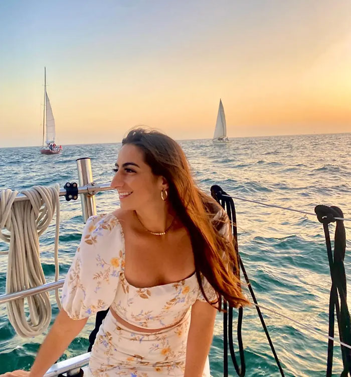 Woman Upset After Man Ghosts Her Only To Stumble Across His GoFundMe Campaign Woman Upset After Man Ghosts Her Only To Stumble Across His GoFundMe Campaign