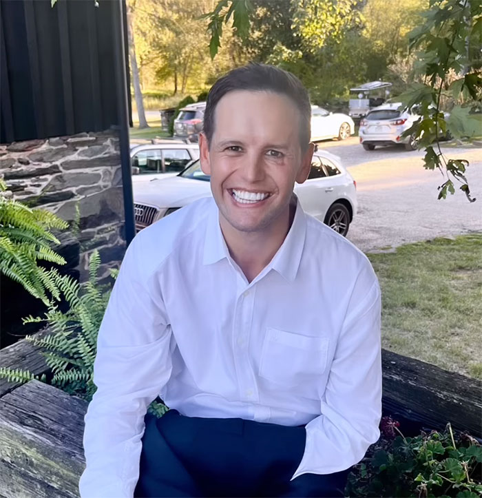 Woman Upset After Man Ghosts Her Only To Stumble Across His GoFundMe Campaign Woman Upset After Man Ghosts Her Only To Stumble Across His GoFundMe Campaign