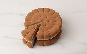 This Ukrainian Pastry Chef Makes Cakes From Random Shapes And Objects (31 Pics)