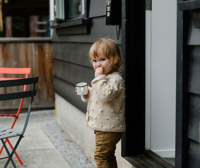 Family Drama Ensues After Brother Leaves Kids At His Sister's Despite Her Refusal, She Calls Cops Family Drama Ensues After Brother Leaves Kids At His Sister's Despite Her Refusal, She Calls Cops