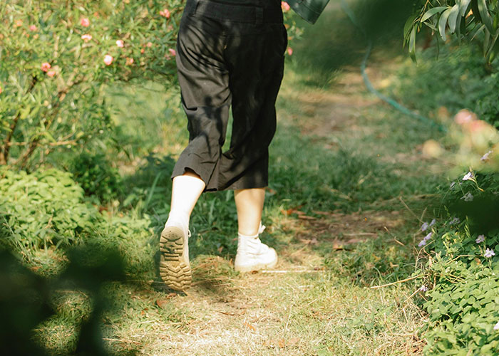 Woman Prevents Random Truck From Passing Through Her Property By Hiding Star Pickets In Her Lawn Woman Prevents Random Truck From Passing Through Her Property By Hiding Star Pickets In Her Lawn