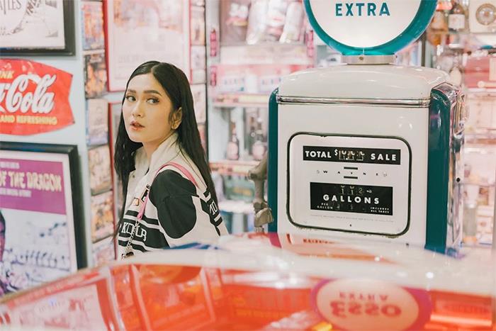 Karen Calls 911 On Homeless Man, Threatens Him With $500 Fine Until Cops Show Up Karen Calls 911 On Homeless Man, Threatens Him With $500 Fine Until Cops Show Up