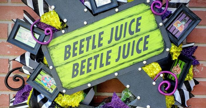 Beetlejuice Decorations: Large Wreath With Lighted Marquee And Your Favorite Characters Framed