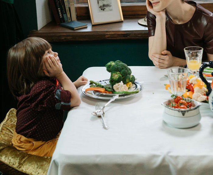 Child Enjoys A Feast Of Food At Mom’s Friend’s House, Gets The Host In Trouble Child Enjoys A Feast Of Food At Mom’s Friend’s House, Gets The Host In Trouble