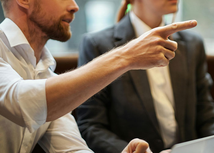 Man Publicly Shames A Childfree Woman, She Claps Back So Strongly That He Takes “Sick Leave” Man Publicly Shames A Childfree Woman, She Claps Back So Strongly That He Takes “Sick Leave”