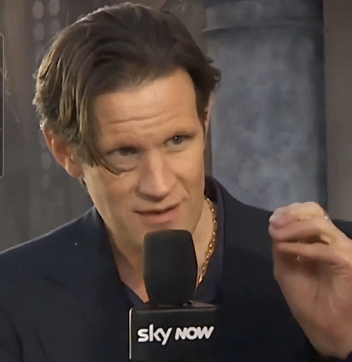 Sue Perkins Apologizes After Matt Smith Elegantly Corrects Her When She Misgenders His Co-Star Sue Perkins Apologizes After Matt Smith Elegantly Corrects Her When She Misgenders His Co-Star