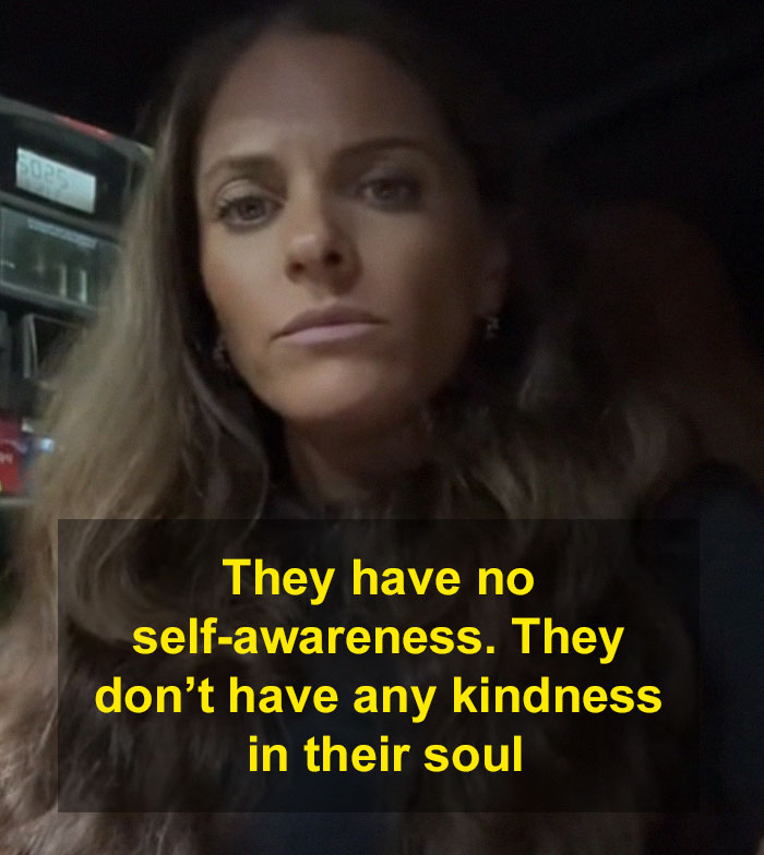 “Who Raised You?”: Waitress Calls Out Family's ‘Infuriating’ Tip After $184 Late-Night Order “Who Raised You?”: Waitress Calls Out Family's ‘Infuriating’ Tip After $184 Late-Night Order