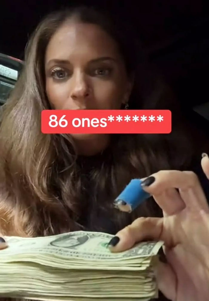 “Who Raised You?”: Waitress Calls Out Family's ‘Infuriating’ Tip After $184 Late-Night Order “Who Raised You?”: Waitress Calls Out Family's ‘Infuriating’ Tip After $184 Late-Night Order