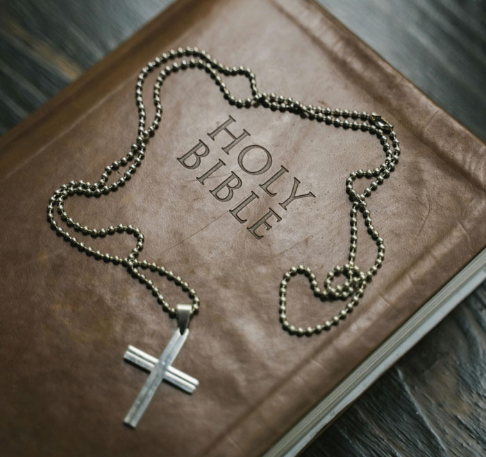 Netizens Are Laughing At A Parent-Hired Exorcist Trying To Cast Out Gay Spirits From Son’s Room Netizens Are Laughing At A Parent-Hired Exorcist Trying To Cast Out Gay Spirits From Son’s Room