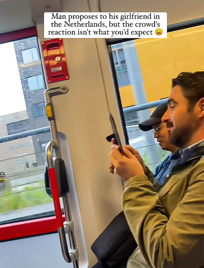 Man’s Public Proposal Goes Viral After The Crowd Awkwardly Ignores It Man’s Public Proposal Goes Viral After The Crowd Awkwardly Ignores It