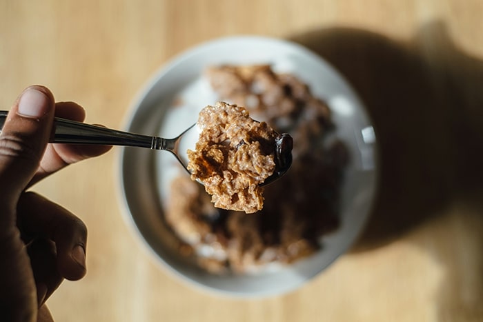 Husband Berates Wife Over Raisin Count In Oatmeal, Raises Online Outrage Husband Berates Wife Over Raisin Count In Oatmeal, Raises Online Outrage