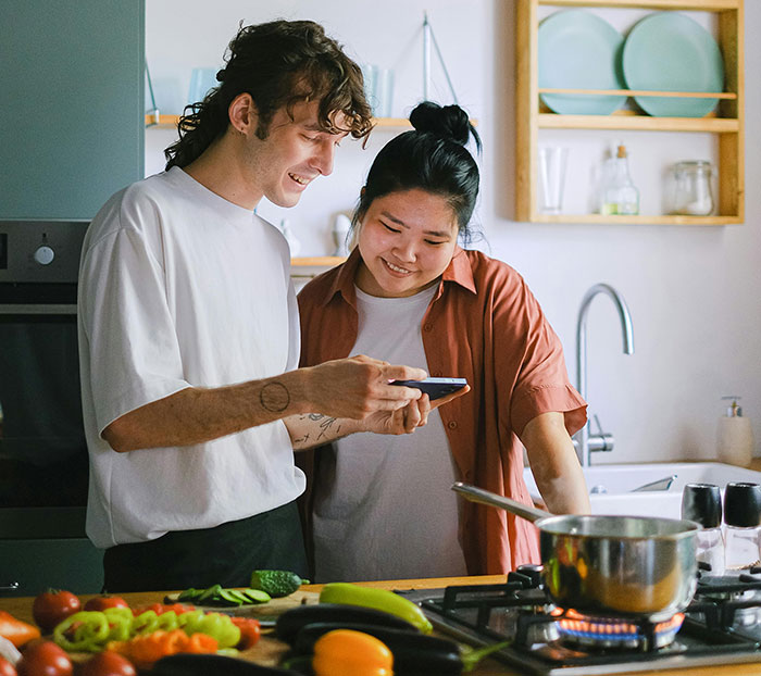 Husband Berates Wife Over Raisin Count In Oatmeal, Raises Online Outrage Husband Berates Wife Over Raisin Count In Oatmeal, Raises Online Outrage