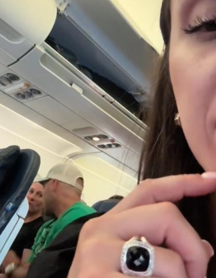 Woman Exposes Married Man Cheating Mid-Flight With Mistress Woman Exposes Married Man Cheating Mid-Flight With Mistress