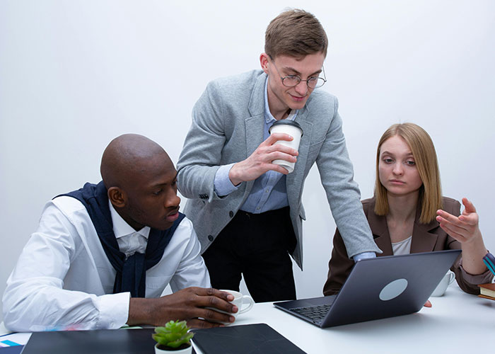 “There Were Many Smiles”: Teacher’s Epic Resignation Leads To School Chaos “There Were Many Smiles”: Teacher’s Epic Resignation Leads To School Chaos